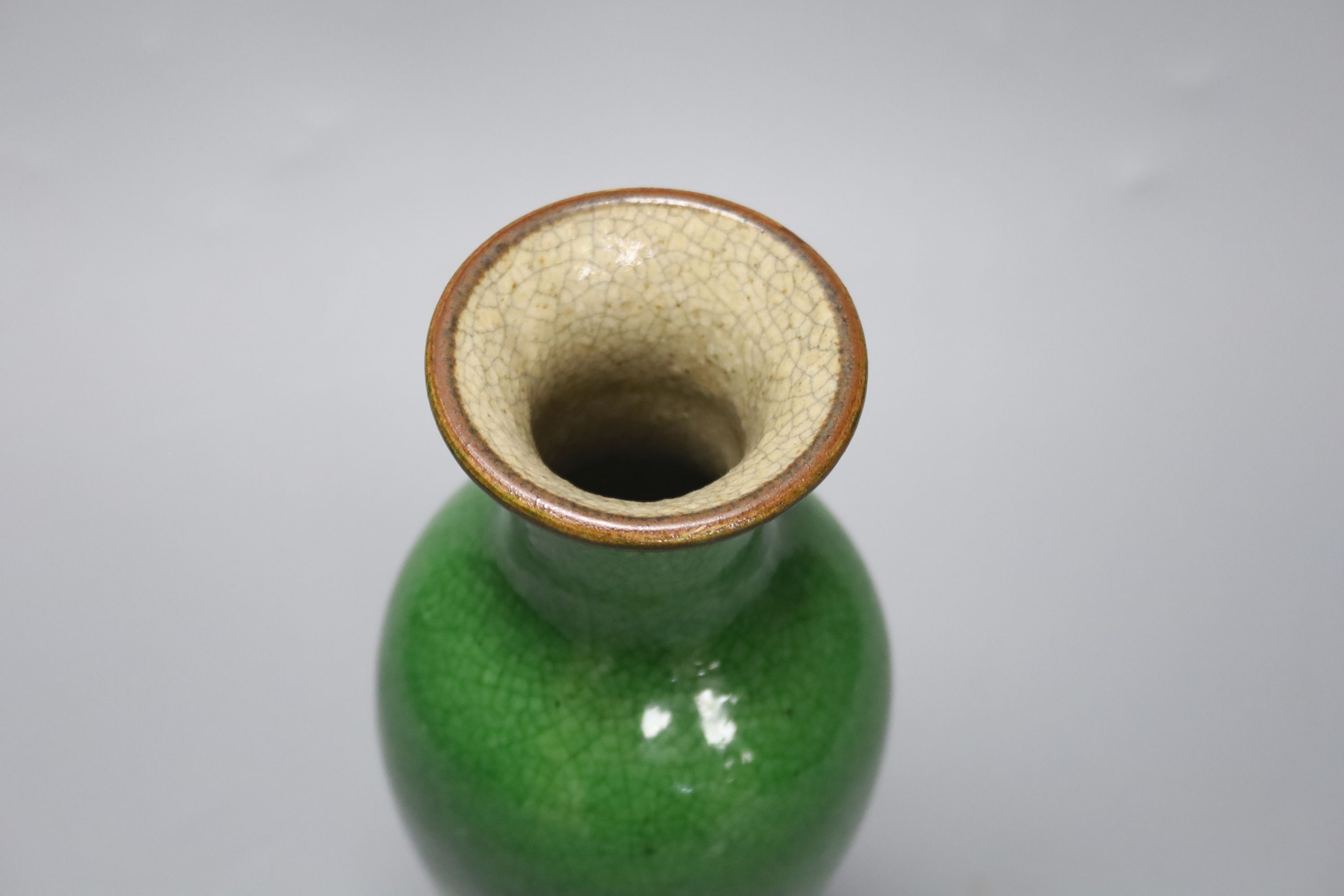 A Chinese green crackle glaze vase, height 23cm